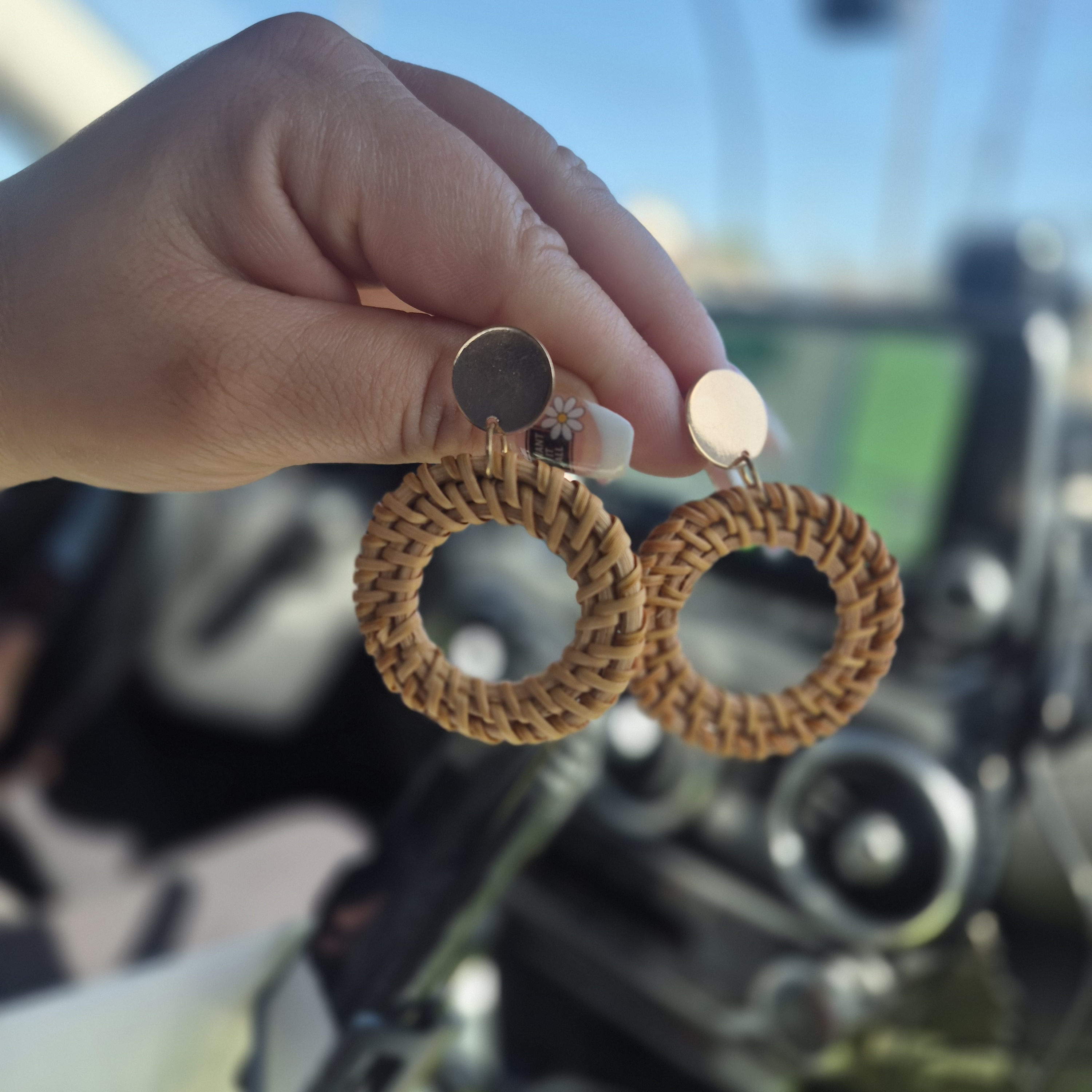 Kohls Tan Woven Circle Earrings 24$
